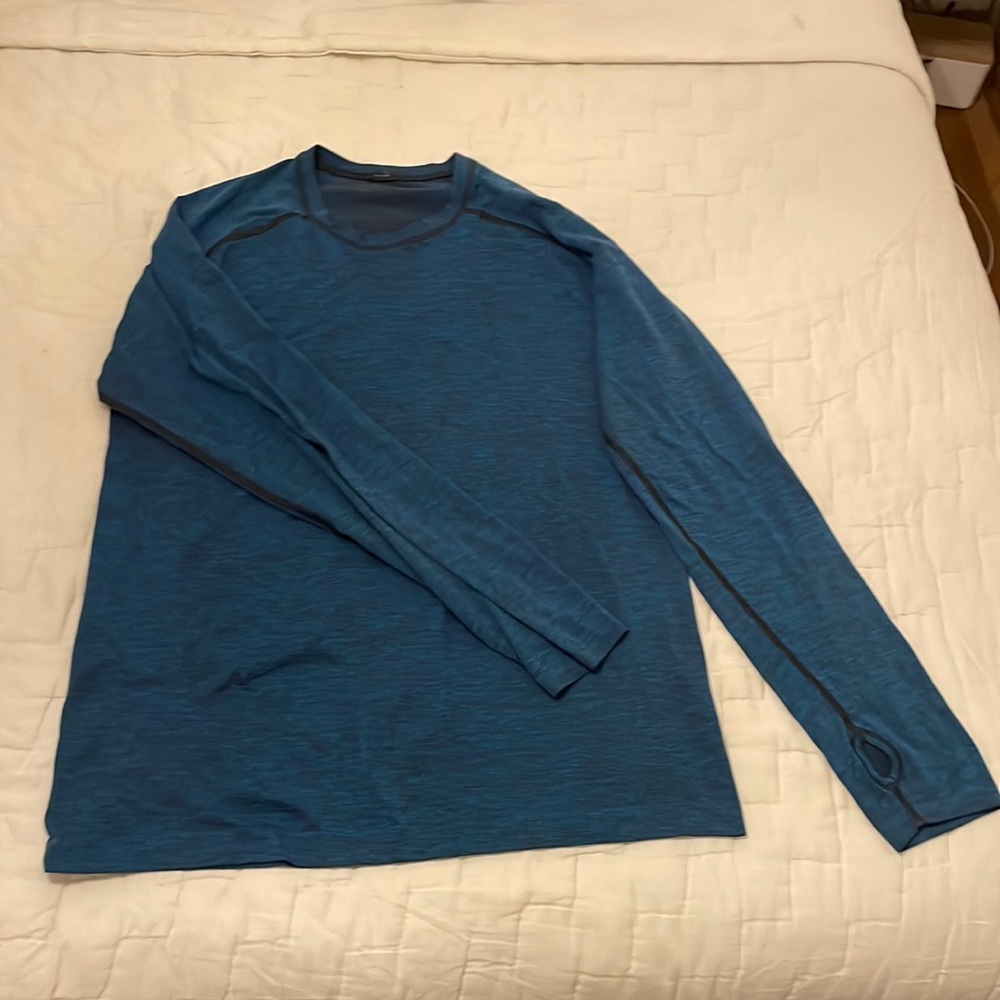 Men’s blue Lululemon long sleeve